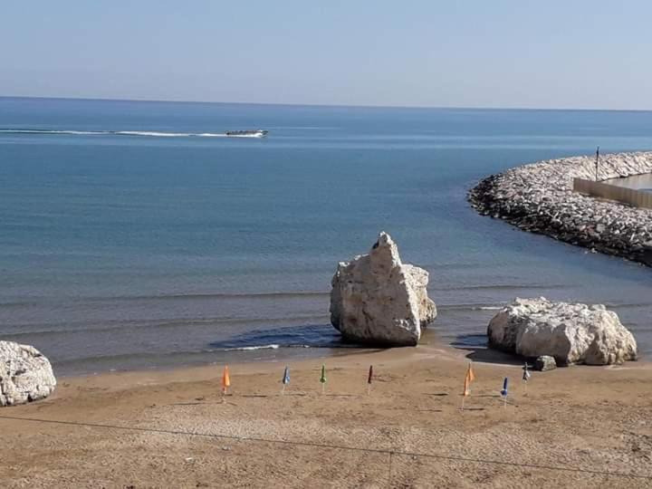 Отель La Scogliera Роди-Гарганико Экстерьер фото